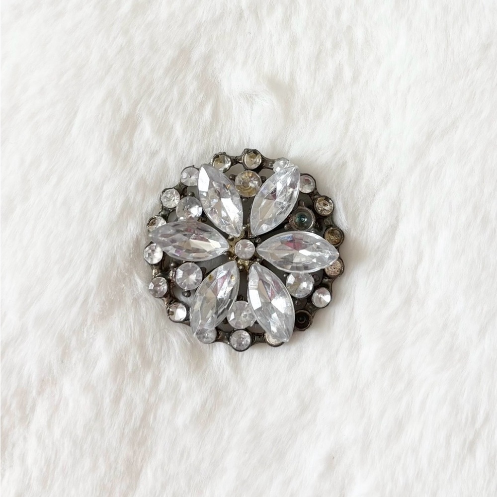 5/$15 🩷 MUST BUNDLE Vintage Elegant Silver Flower Rhinestone Crystal Brooch